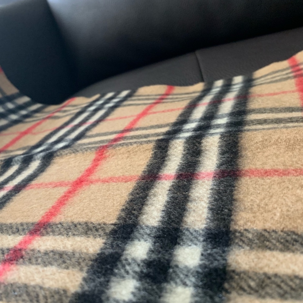 🌷🌸Authentic Burberry cashmere scarf 🌸🌷 - Picture 6 of 8